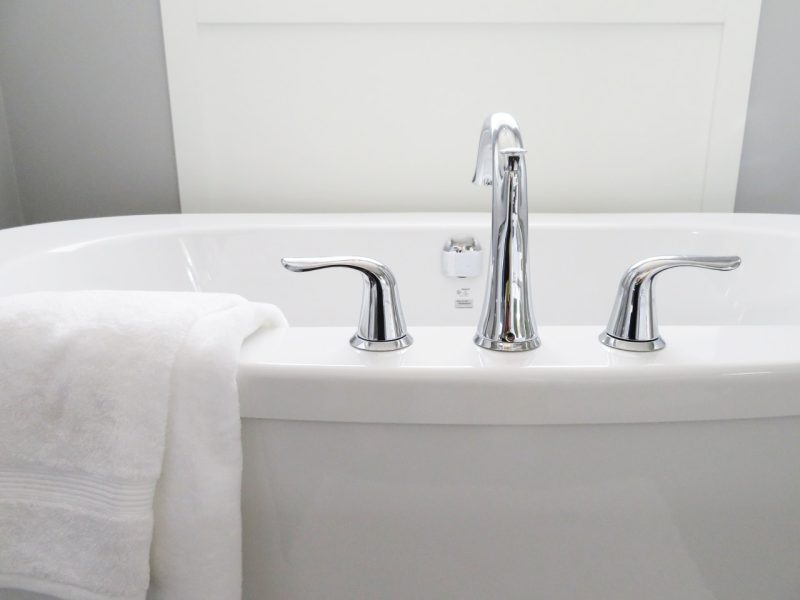 bath-bathroom-bathtub-534116.jpg